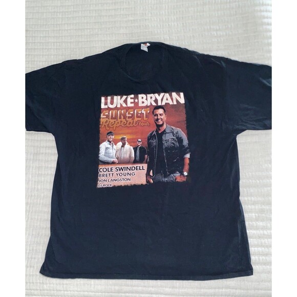 Luke Bryan Sunset Repeat Tour 2019 - Picture 1 of 4